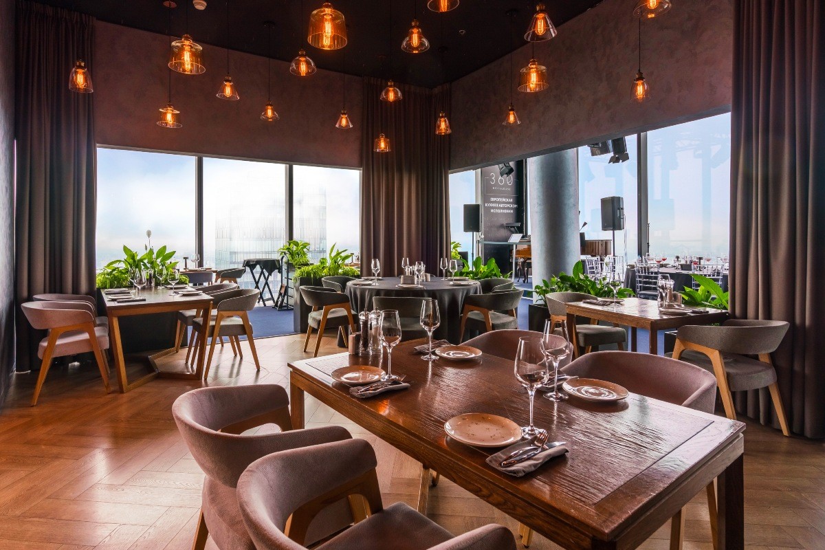 Фото Столы в основном зале